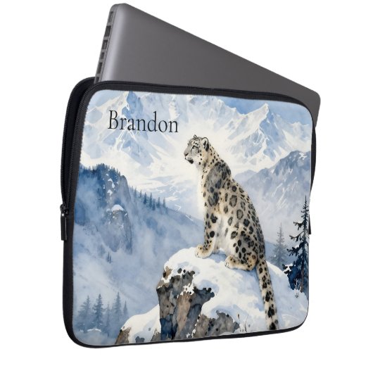 A Snow Leopard on Snowy Peak Personalized Laptopschutzhülle (Vorne Rechts)