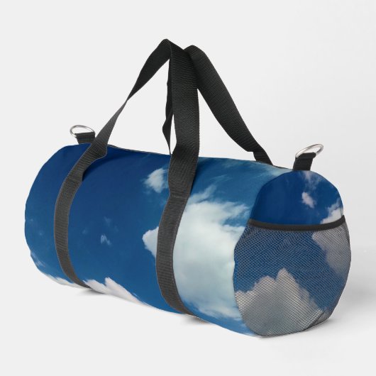 A softness to the clouds duffle bag (Rechte Ecke)