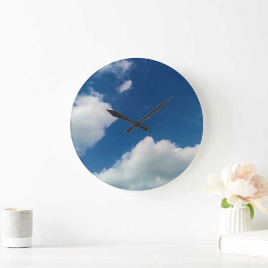 A softness to the clouds große wanduhr (Zuhause)