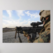 A soldier sights in to fire on a target poster (Vorne)