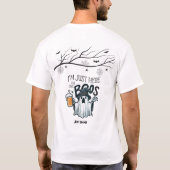 A spider, bats, and a ghost chillin’ with a beer T-Shirt (Rückseite)