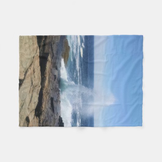 A Splash of Adventure at Schoodic Point Fleecedecke (Vorderseite (Horizontal))