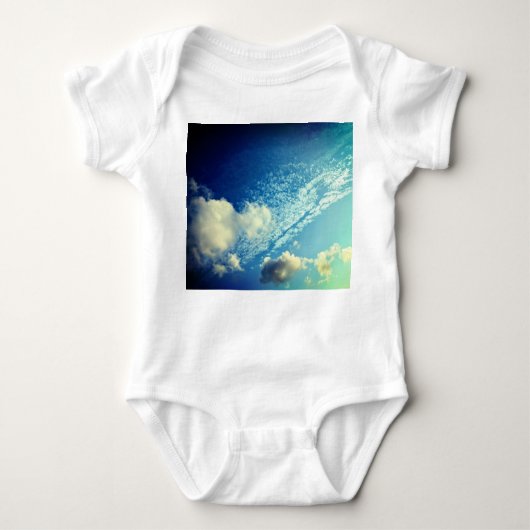 A sprinkling of clouds baby strampler (Vorderseite)