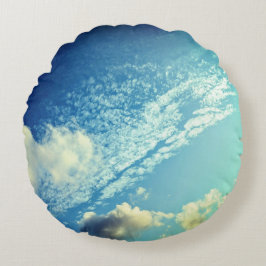 A sprinkling of clouds rundes kissen
