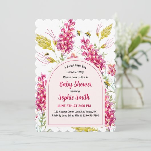 A Sweet Little Bee Is On Her Way Einladung (Stehend Vorderseite)