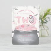 A Sweet Little Boo Is Turning Two Pink Birthday Einladung (Stehend Vorderseite)