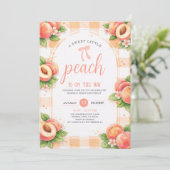 A Sweet Little Peach Birthday Invitation Einladung (Stehend Vorderseite)