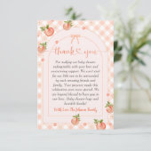 A Sweet Little Peach Gingham Baby Shower Dankeskarte (Stehend Vorderseite)