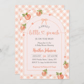 A Sweet Little Peach Gingham Baby Shower Einladung (Vorne/Hinten)