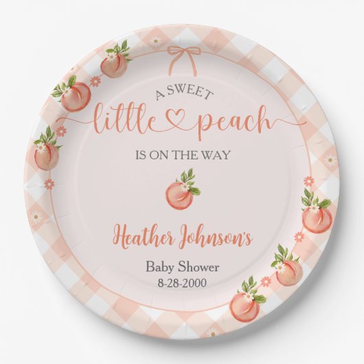 A Sweet Little Peach Gingham Baby Shower Pappteller (Vorderseite)