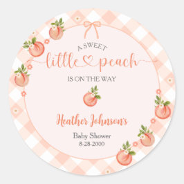A Sweet Little Peach Gingham Baby Shower Runder Aufkleber