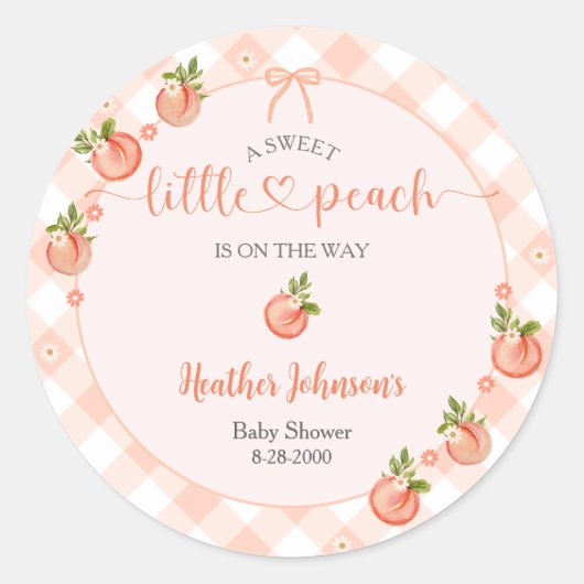 A Sweet Little Peach Gingham Baby Shower Runder Aufkleber (Vorderseite)