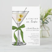 A Tini Bit Green Bow Dirty Martini Brautparty Einladung (Stehend Vorderseite)