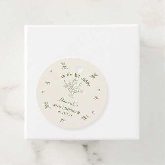 A Tini Bit Older Espresso Martini Bow Birthday Geschenkanhänger (Beispiel)