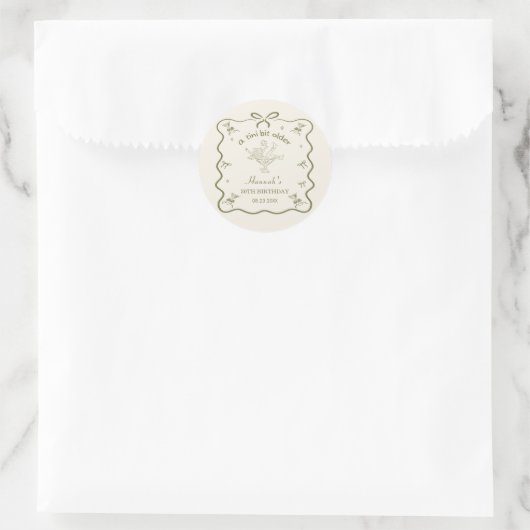 A Tini Bit Older Espresso Martini Bow Birthday Runder Aufkleber (Tasche)