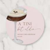 A Tini Bit Older Expresso Martini Brautparty Geschenkanhänger (Rückseite)