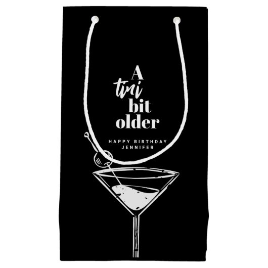 A Tini Bit Older Modern Martini Birthday Black Kleine Geschenktüte (Vorderseite)