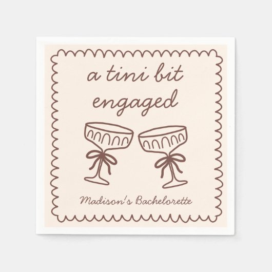 A Tini Bit Verlobt Espresso Martini Bachelorette Serviette (Vorderseite)