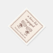 A Tini Bit Verlobt Espresso Martini Bachelorette Serviette (Ecke)