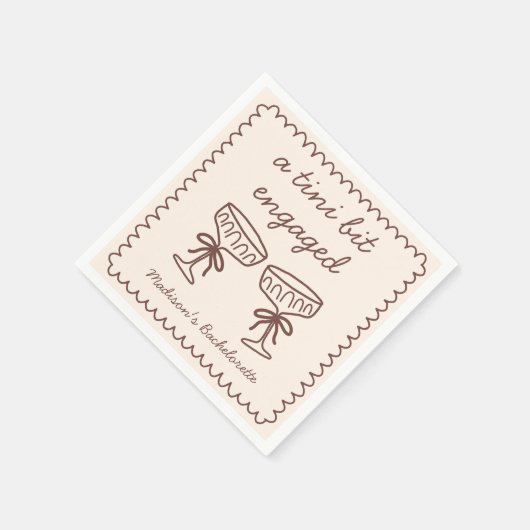 A Tini Bit Verlobt Espresso Martini Bachelorette Serviette (Ecke)