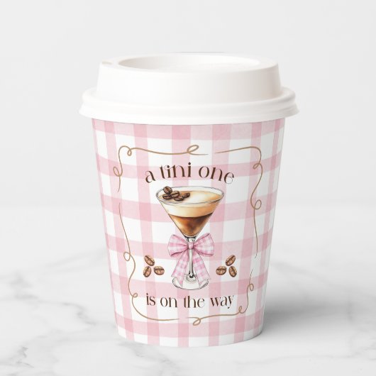 A Tini One Espresso Martini Pink Bow Baby Shower Pappbecher (Rückseite)