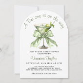 A Tini One Is On the Way Martini Baby Shower Einladung (Vorderseite)