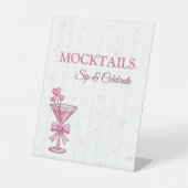 A Tiny Bit Engaged Pink Mocktails Bar Sign Sockelschild (Vorderseite)