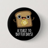 A Toast To Butter Days Funny Food Pun Dark BG Button (Vorderseite)