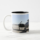 A UC-12F King Air Zweifarbige Tasse (Links)
