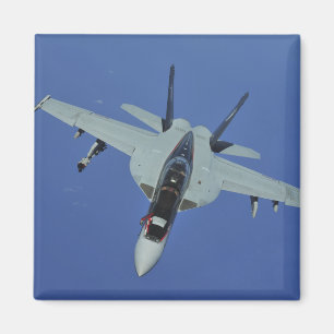 A US Navy F/A-18F Super Hornet im Flug Magnet
