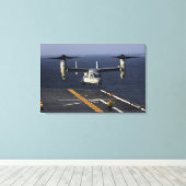A V-22 Osprey bereitet sich auf Landung vor Leinwanddruck (Insitu (Holzboden))