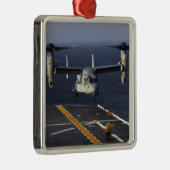 A V-22 Osprey bereitet sich auf Landung vor Ornament Aus Metall (Rechts)