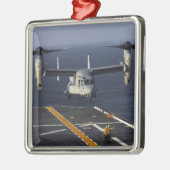 A V-22 Osprey bereitet sich auf Landung vor Ornament Aus Metall (Links)