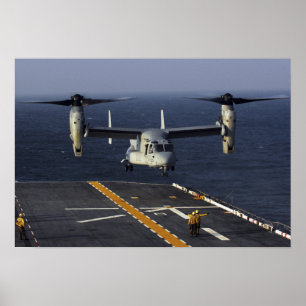 A V-22 Osprey bereitet sich auf Landung vor Poster