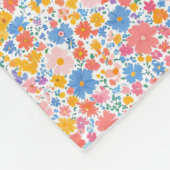 A vibrant and colorful pattern of small Fleecedecke (Ecke)