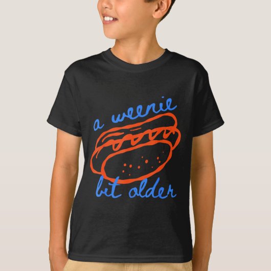 A Weenie Bit Older Funny Hotdog Pun Birthday Desig T-Shirt (Vorderseite)