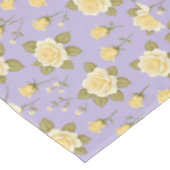 A Whimsical Tiny Yellow And White Roses Tischdecke (Schrägansicht)