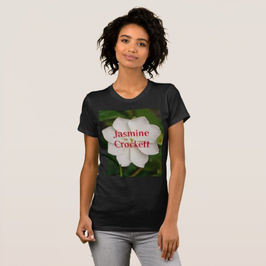 A white blooming jasmine flower with Jasmine Crock T-Shirt (Vorne ganz)
