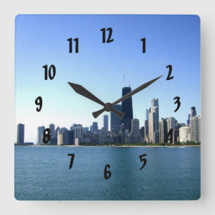 A Windy City Across the Lake Quadratische Wanduhr