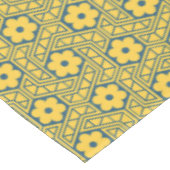 A yellow and blue Indian lattice flower pattern Tischdecke (Schrägansicht)