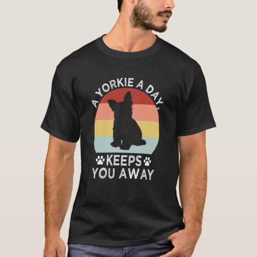 A Yorkie a Day Keeps You Away Yorkshire Terrier T-Shirt (Vorderseite)
