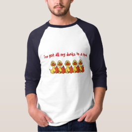 AA, duckt sich lustiger Cartoon in ein T-Shirt