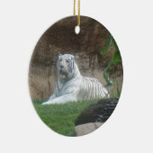 Aalende weiße Tiger-Verzierung ~ bedrohte Art Keramikornament (Rechts)