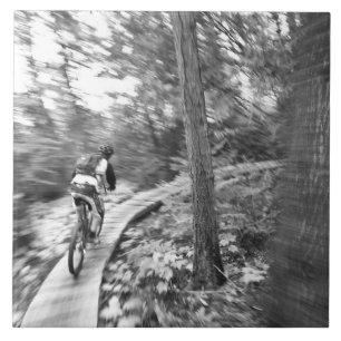 Aaron Rodgers Mountainbiken auf der Treppe zum Fliese