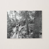 Aaron Rodgers Mountainbiken auf der Treppe zum Puzzle (Horizontal)