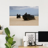 AAV7A1 Amphibious Assault Vehicles Poster (Heimbüro)