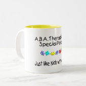 ABA-Therapeuten sind spezielle Leute… Zweifarbige Tasse (Vorderseite Links)