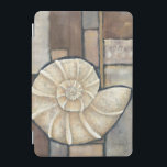 Abalone-Muschel iPad Mini Hülle<br><div class="desc">Charikilia Zarris ist eine talentierte Künstlerin,  die für ihr Meereskunstwerk bekannt ist. Ihre Bilder sind friedlich und beruhigend und entspannen Sie mit jedem Bild. Dieses Wasserkunstwerk mit einer Abalone-Muschel,  die das Zentrum von allen bildet,  ist von Fliesen und einem schönen Farbschema umgeben.</div>