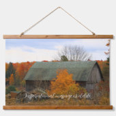 Abandon Old Rustic Barn Autumn Farm Scene Wandteppich Mit Holzrahmen (Vorne)