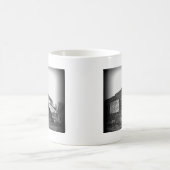 Abandoned Bauern Business in Black and White Kaffeetasse (Mittel)